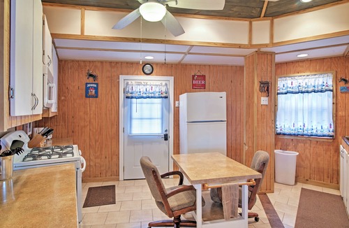 Slidell Cottage | 'Little Blue Crab' Quaint Slidell Home: Near Lakes