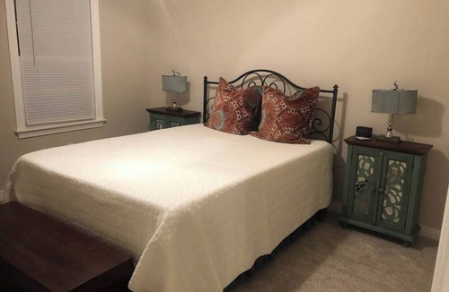 Henderson House | Little Cedar Cottage close to everything