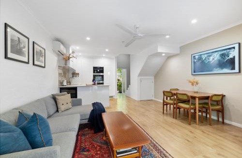 Noosa Heads Apartment | Little cove gem - walking distance to the most famous Noosa beach!