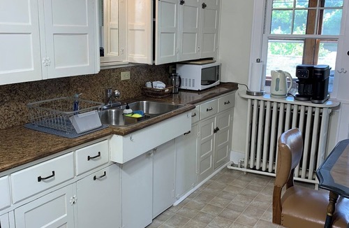 Marquette Apartment | Little Eagle's Nest - Charming & Cozy 2-Bed Apartment