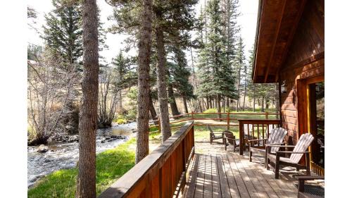 Red River House | Little Elk Horn on the River