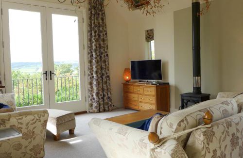 Axminster House | Little Evanses