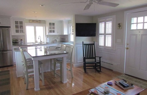 Osterville House | Little Gem walking distance to Osterville Village
