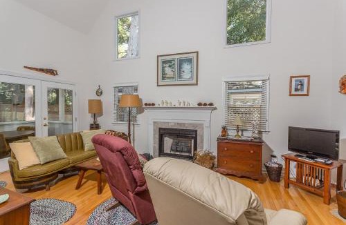 Demere Park House | Little Gingerbread Cabin - 110 Jordan Lane