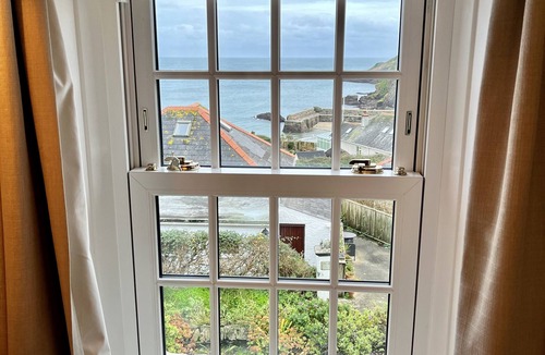 Gorran Haven House | Little Gwyn. 3 min walk to Beach! Gorgeous views out to sea.