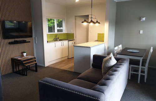 Taupo Hotel | Little Haven