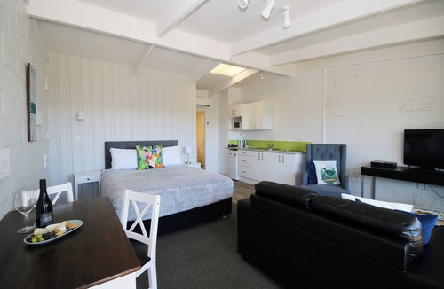 Taupo Hotel | Little Haven