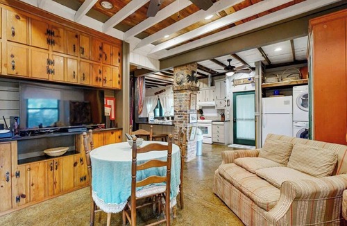 Green Hills House | Little House Nashville: Convenient, Eclectic, Cozy, with 47 5-Star Reviews