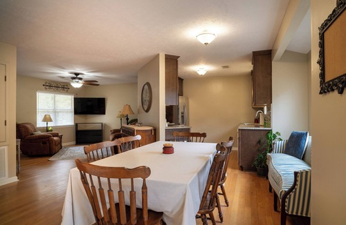 Opelika House | Little House on the Plains-Cozy 3-bedroom house