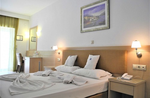 Kokinos Pirgos Hotel | Little Inn