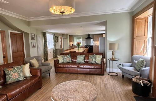 Kirriemuir House | Little Kenny Farmhouse
