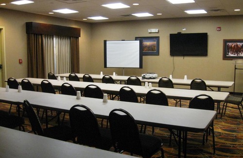 New Town Hotel | Little Missouri Inn & Suites New Town