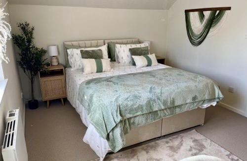 East Hagbourne House | Little Olive - Beautiful 1 Bed House with Garden