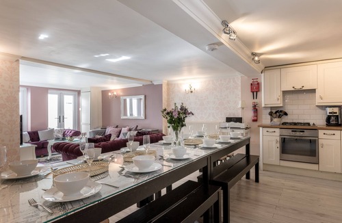 Kemptown House | Little Paris Parking by Brighton Holiday Lets