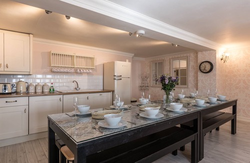 Kemptown House | Little Paris Parking by Brighton Holiday Lets