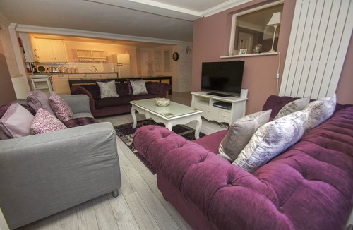Kemptown House | Little Paris Parking by Brighton Holiday Lets