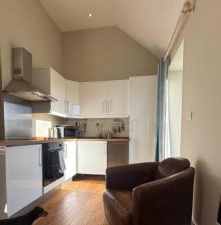 Stratfield Mortimer Bed & Breakfast | Little Park Farm Queen Anne Farmhouse & Apartments