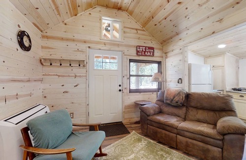 Crescent Cottage | Little Pine Cabin at Big Pine Retreat with Firepit