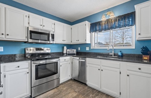 Little River Condo | Little River-Condo-Sleeps 10 by Hostique