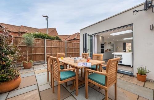 Holt House | Little Soames