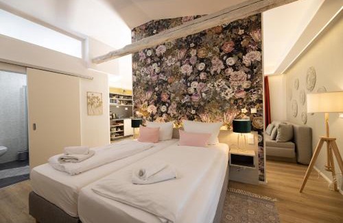 Buhlau/Weier Hirsch Apartment | Little Suite Apartments