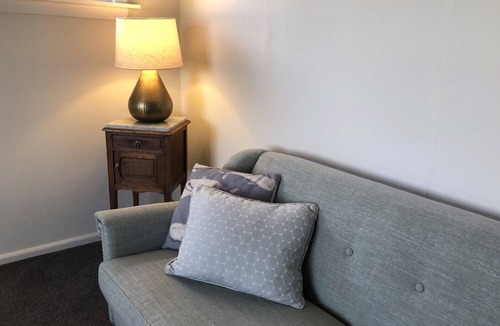 Oamaru Cottage | Little Sweetie in the Heart of Old Oamaru