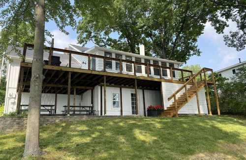 Dowagiac House | Little Twin Lake Cottage, Relaxing Updated Lakehouse - All Sports Lake