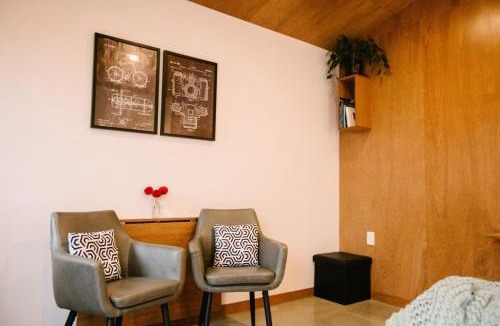 Christchurch House | 'Little Two' - Cosy Studio close to Airport