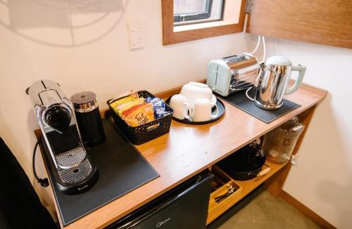 Christchurch House | 'Little Two' - Cosy Studio close to Airport