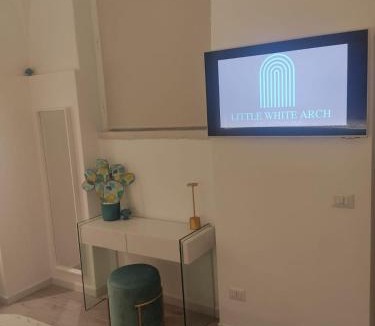 Municipio 1 Apartment | Little White arch