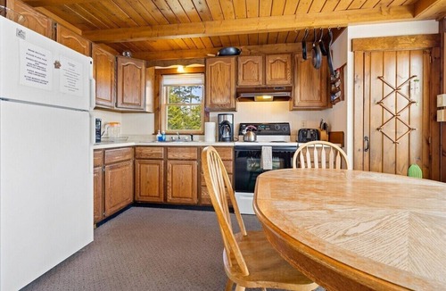 Port Clyde Apartment | Little White Caps, quaint Maine cottage