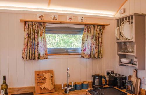 Devizes House | Little Willows
