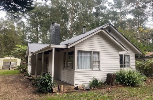 East Warburton Cottage | Little Woods Riverside Retreat, just a short drive from Warburton.