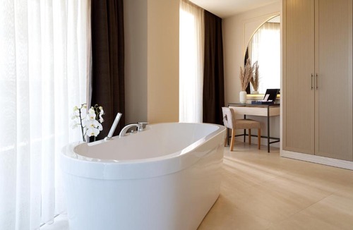 Side Hotel | Liu Resorts