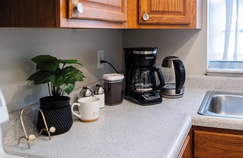 Jan Phyl Village House | Live Oak Oasis - Getaway Close to Legoland! Sleeps 8 Guests, Fenced yard, Games