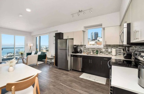 Pioneer Square Apartment | Live & Work! | Waterfront views + Prime DT | Fast Wi-fi