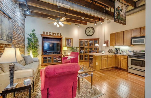 Bristol Apartment | LiveLike a LocalLoft, DowntownBristol Free Parking