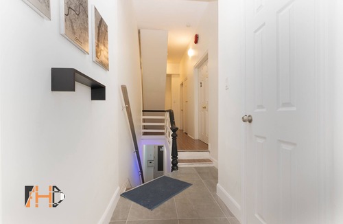 Cabbagetown House | Lively 3 Bedroom multi-story Apartment in Historic Cabbagetown