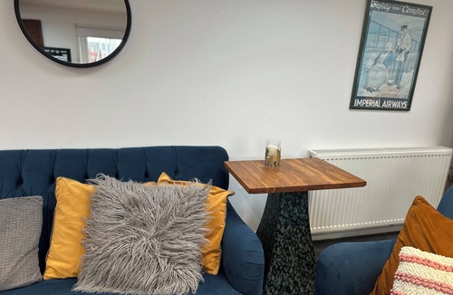 Liverpool Boat Rental | Liverpool Waterfront Stay excellent location onsite parking