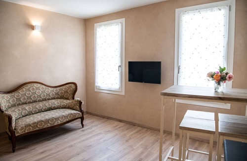 Roe Volciano Apartment | Lives