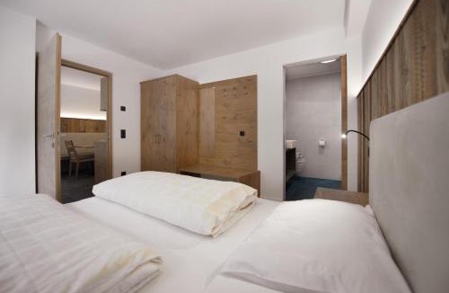 Racines Apartment | Living Miramor