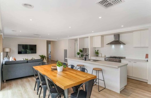 Canadian House | Living The Dream At Lyric Crt