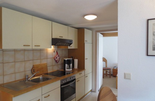 Fahretoft Apartment | Living under a thatched roof, in the quiet neighborhood of Fahretoft, 8 km from the North Sea