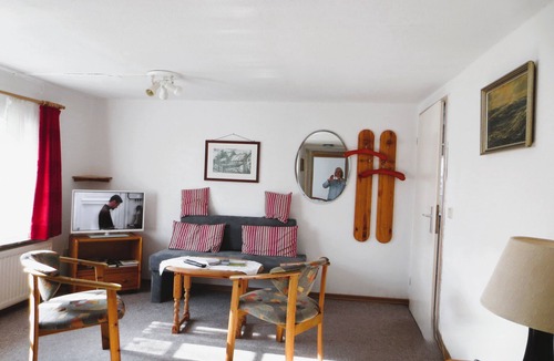Fahretoft Apartment | Living under a thatched roof, in the quiet neighborhood of Fahretoft, 8 km from the North Sea