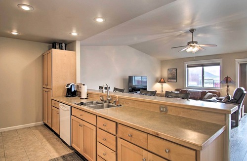 Livingston House | Livingston House w/ Mtn Views, Deck & Grill!