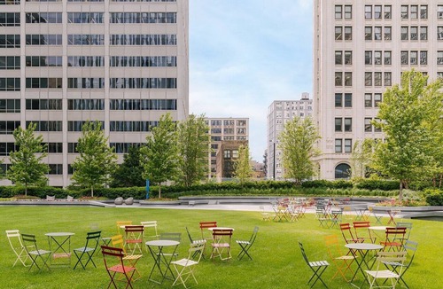 West Loop Gate Apartment | LIVN West Loop Chicago 2 BR City View