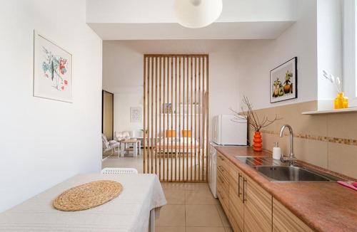 Grochow Apartment | Liwiecka Bright Studio by BookingHost