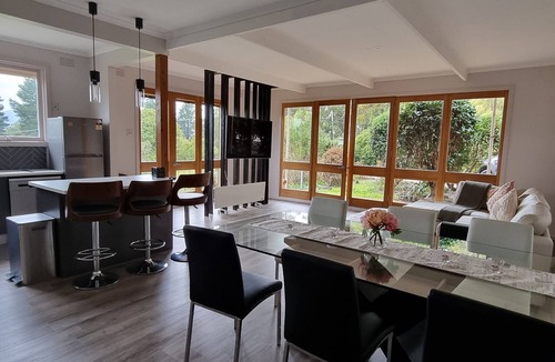 Woori Yallock House | Liz Garden country house