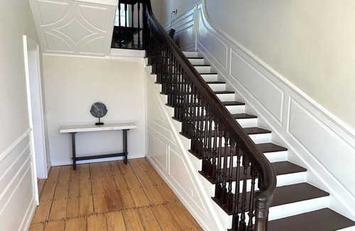 Exeter Apartment | Liz Room in downtown Exeter next to PEA