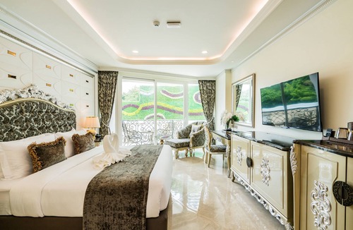 North Pattaya Hotel | LK Emerald Beach